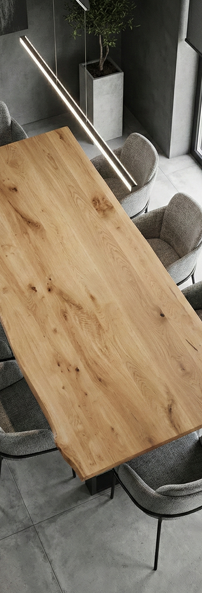 <h2><strong>Sturdy custom oak table</strong></h2>